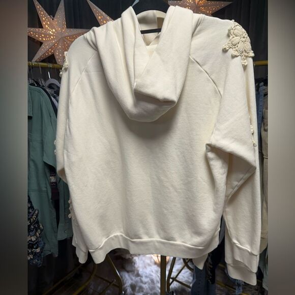 Tricia Fix Exclusive Patchwork Crochet Floral Hoodie in Cream - Picture 2 of 5